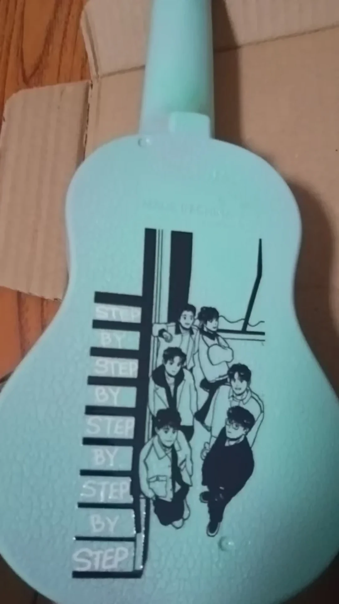 火星演唱会开唱前10天,粉丝在抢一把尤克里里:我把日出色这波买卖账算明白了