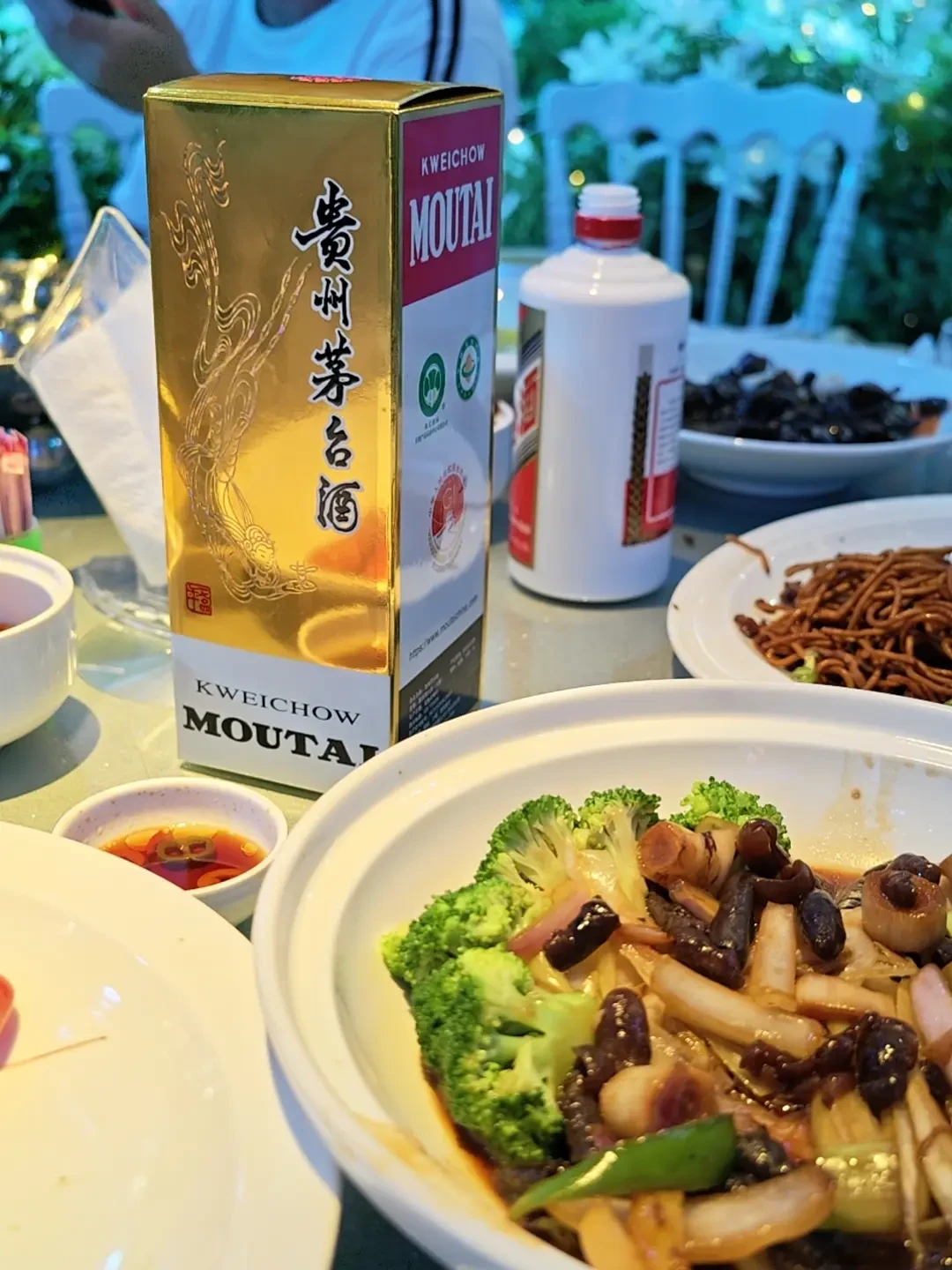 普五跌到797又被挺回800：国庆婚宴备酒，先把每桌两瓶这笔账算清