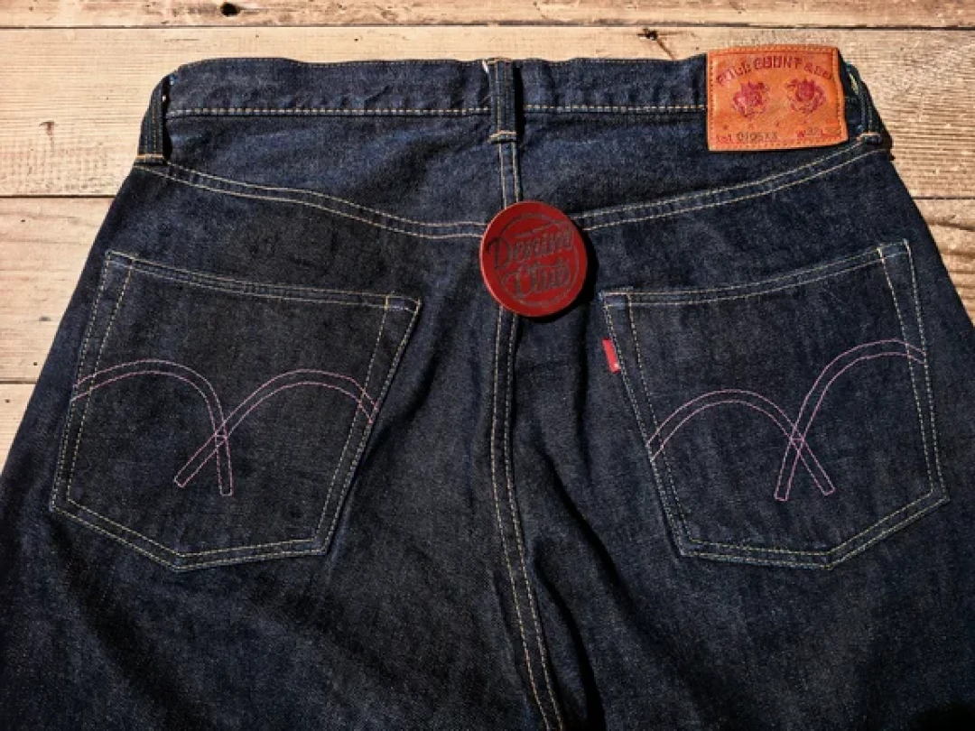 后口袋的袋花到底谁抄了谁?对完15条热帖、约250条评论,Levi's和国牛的溢价我一次算清