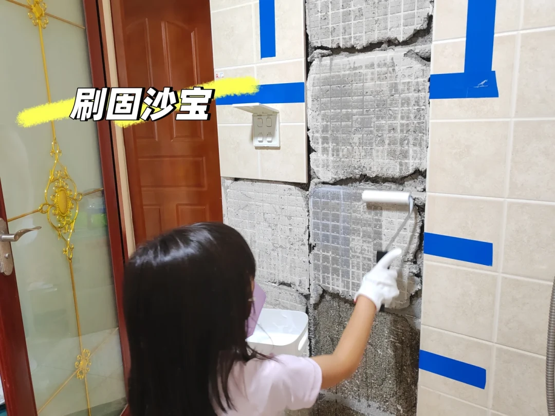 8块砖灌了40斤胶、1800元：入秋这波地砖翘起，我把14张账单摆成一张底价表——先分清哪种空不用修，再决定让谁进门