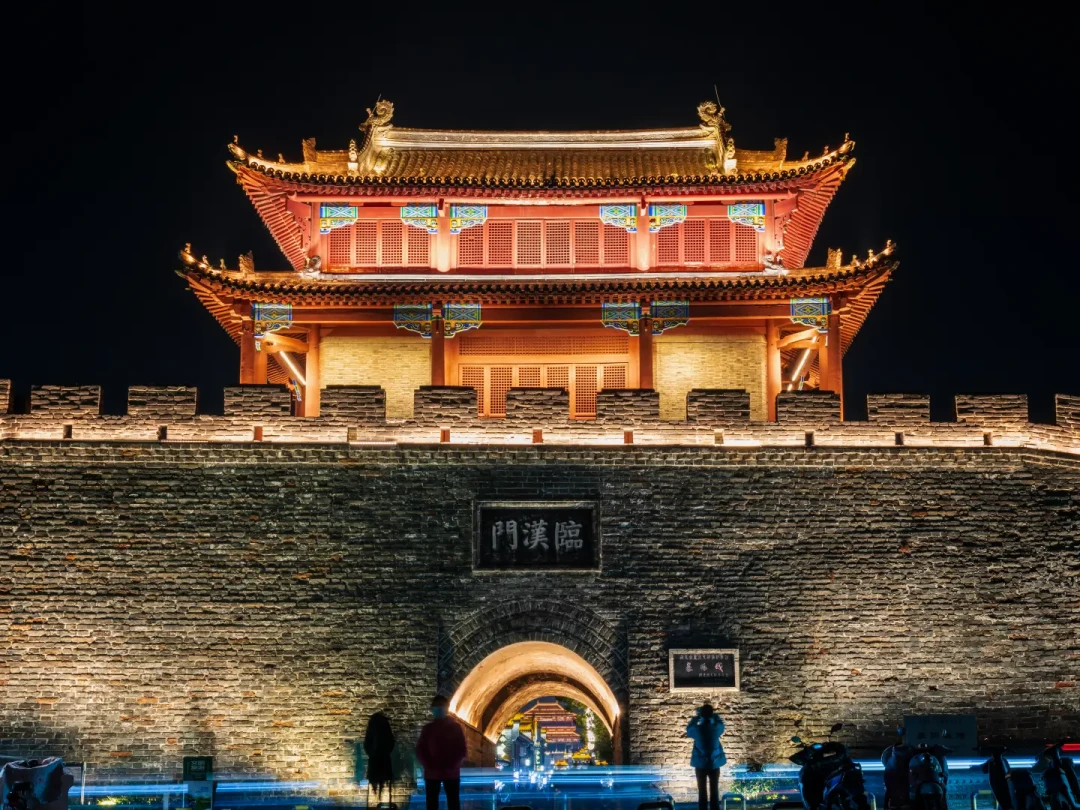 『张三丰瞧着郭襄的遗书』中秋前刷屏：我拆完20条转发和6种变体，这句话是真金庸，但你那版《倚天》里早就没有了