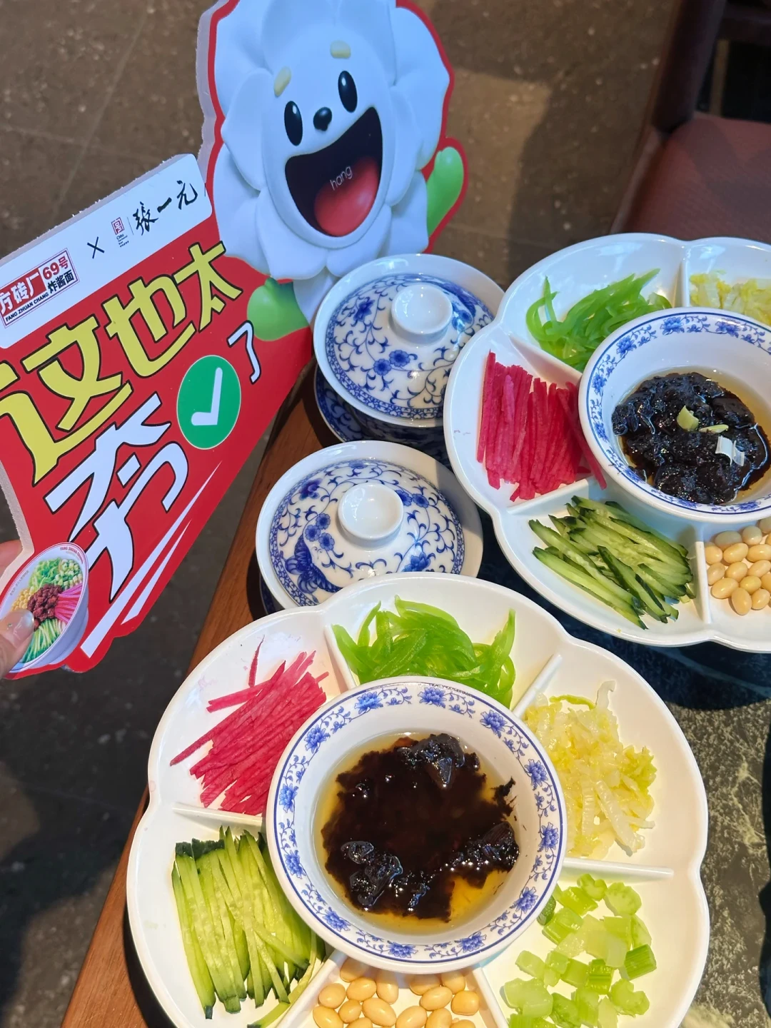 方砖厂×张一元联名刷屏:免费那杯不是龙毫,想喝龙毫得去日坛——出发前把四件事算清楚