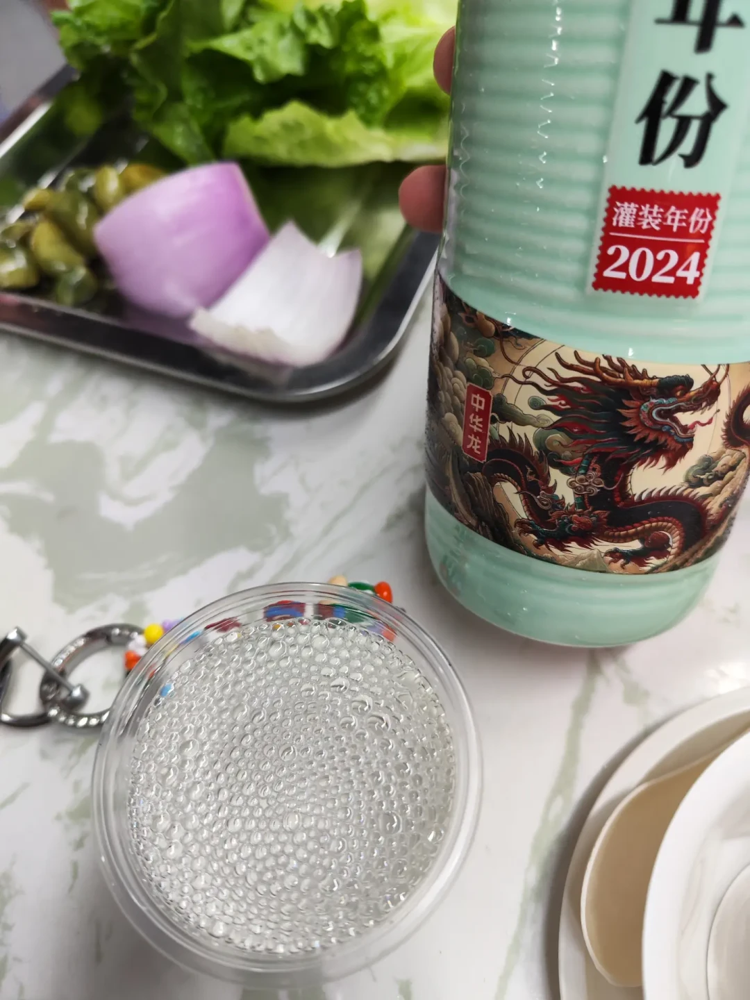 国庆结婚用潭酒:18桌只喝了16瓶,备货清单却写着40——数量和退路这两笔账,下单前对完再签合同