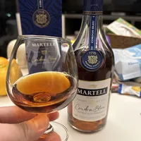 封关后第一个国庆，海南扛白兰地的人：1升装每毫升3毛是真便宜，但出柜台还有三道坎