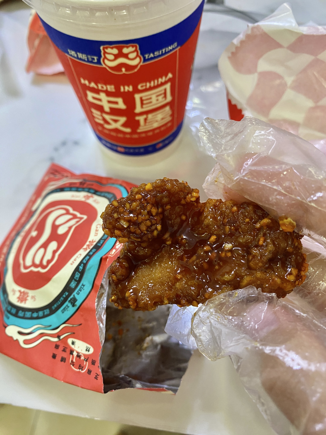 塔斯汀悄悄把自己开成了炸串摊:我把全网近一年的小食口碑帖摆开了——哪几款比汉堡好吃,哪几款是纯概念