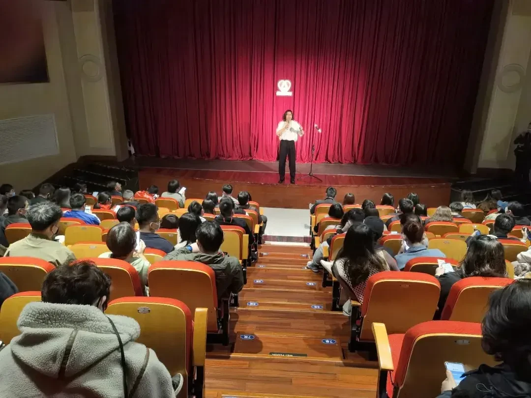 脱口秀票涨到580，剧场那边却在亏钱：这个巡演季，别用票钱开盲盒