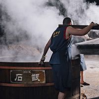 一闻就臭、一喝就停？你冤枉了这瓶浓香：中秋开瓶前，先把“窖香”和“坏味”分清楚