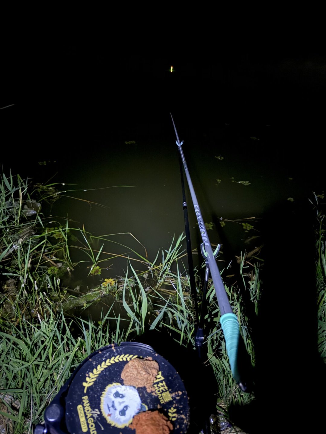 夜钓最怕的不是蛇,是抬头看不见的线:16岁少年夜钓那晚倒下的原因,国家电网已经写进通报里了