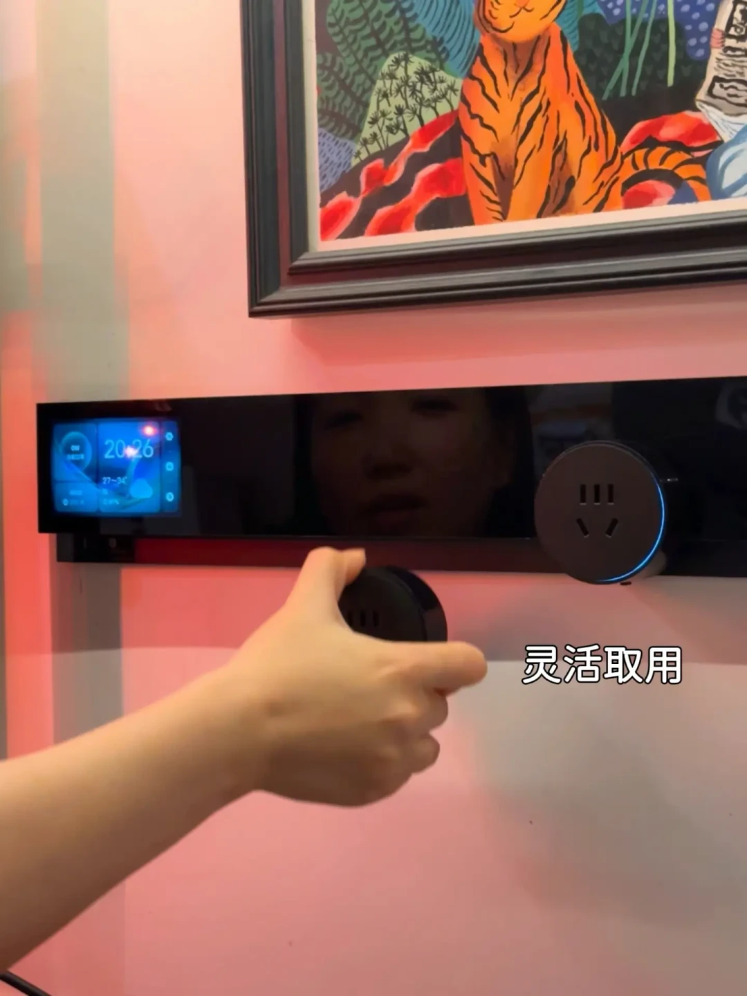 抄电竞房美图的第一批人已经开始翻车:翻完30多篇帖,插座和网线比灯带更急
