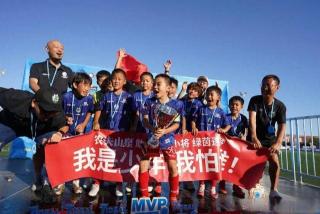 9战全胜！中国足球小将西班牙捧杯，民间青训探索培养新路径