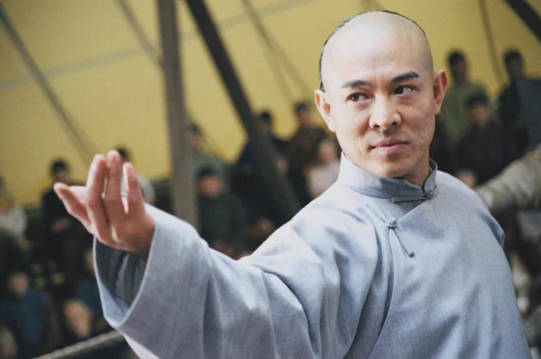李连杰的脸又变了,“真打”又吵上热搜:老粉打开视频前,先把这三本账翻完