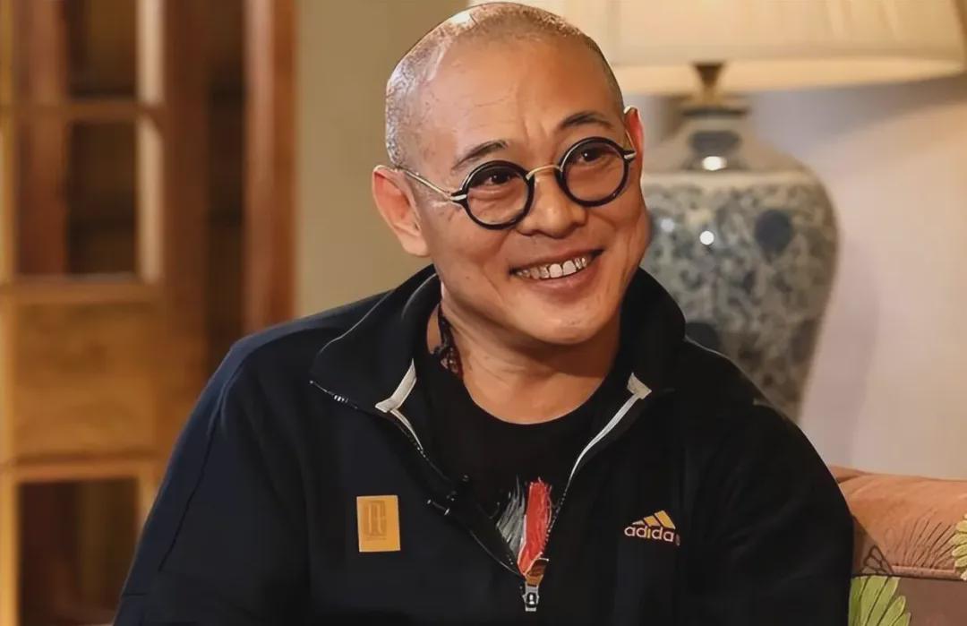 李连杰的脸又变了,“真打”又吵上热搜:老粉打开视频前,先把这三本账翻完