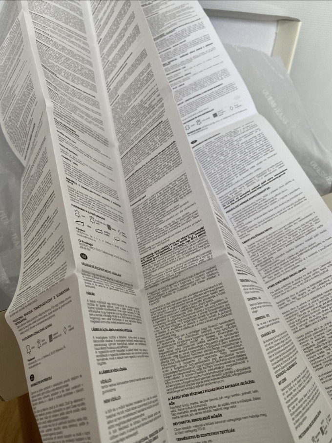 阿迪达斯休闲运动鞋