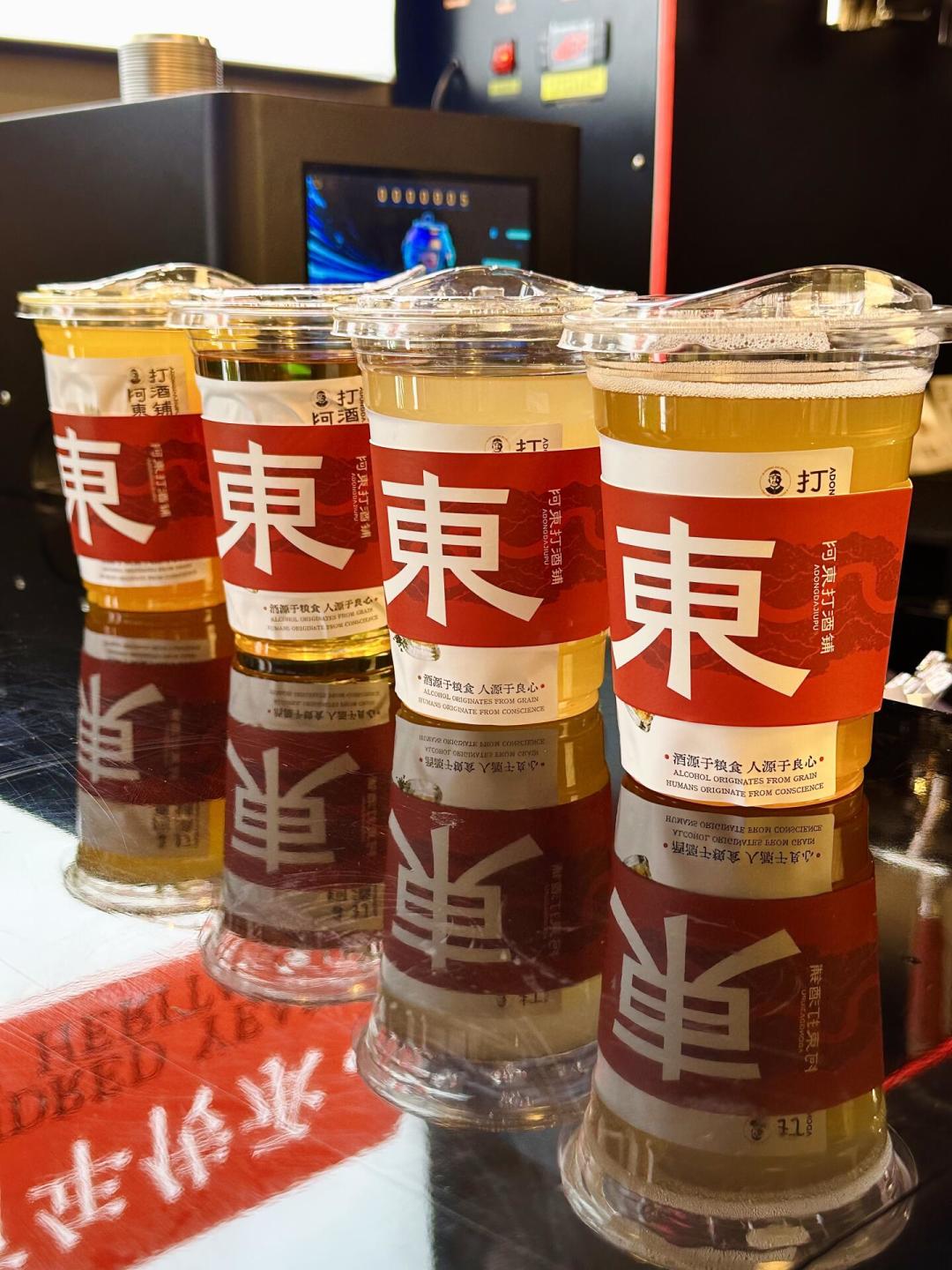离中秋9天,打酒铺开到你楼下了:美团、蜜雪、古井贡都下场,5块9现打的「纯粮酒」能不能信?店型、话术、价格三本账我摆齐了