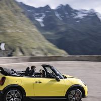 性能好的敞篷车推荐：MINI JCW CABRIO性能参数全面解读
