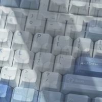 百元级机械键盘横评：轴体手感与RGB灯效实测对比