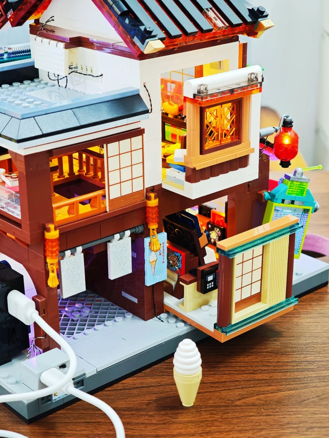 81个印刷件+可与居酒屋合体:LUMIBRICKS漫画店17015拼装体验