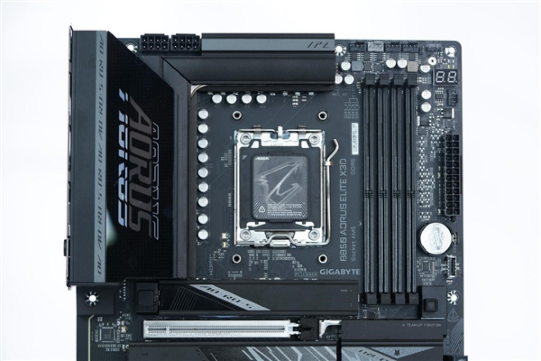 16+2+2相供电 配4路M.2!技嘉B850 AORUS ELITE X3D图赏