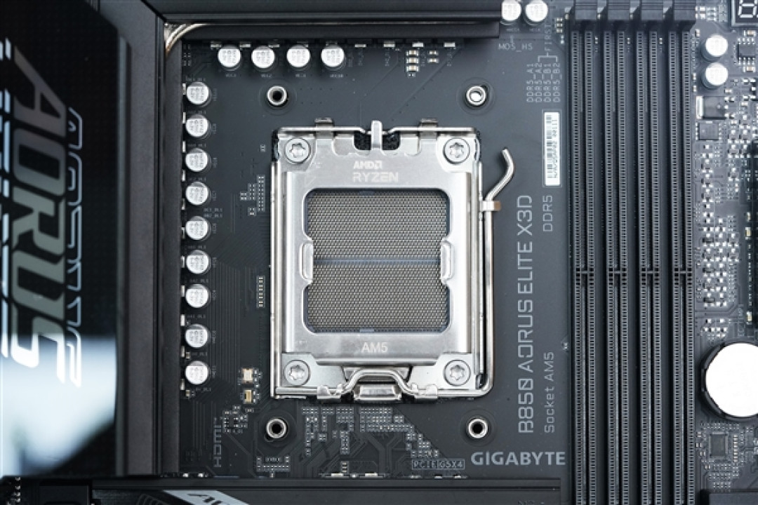 16+2+2相供电 配4路M.2!技嘉B850 AORUS ELITE X3D图赏