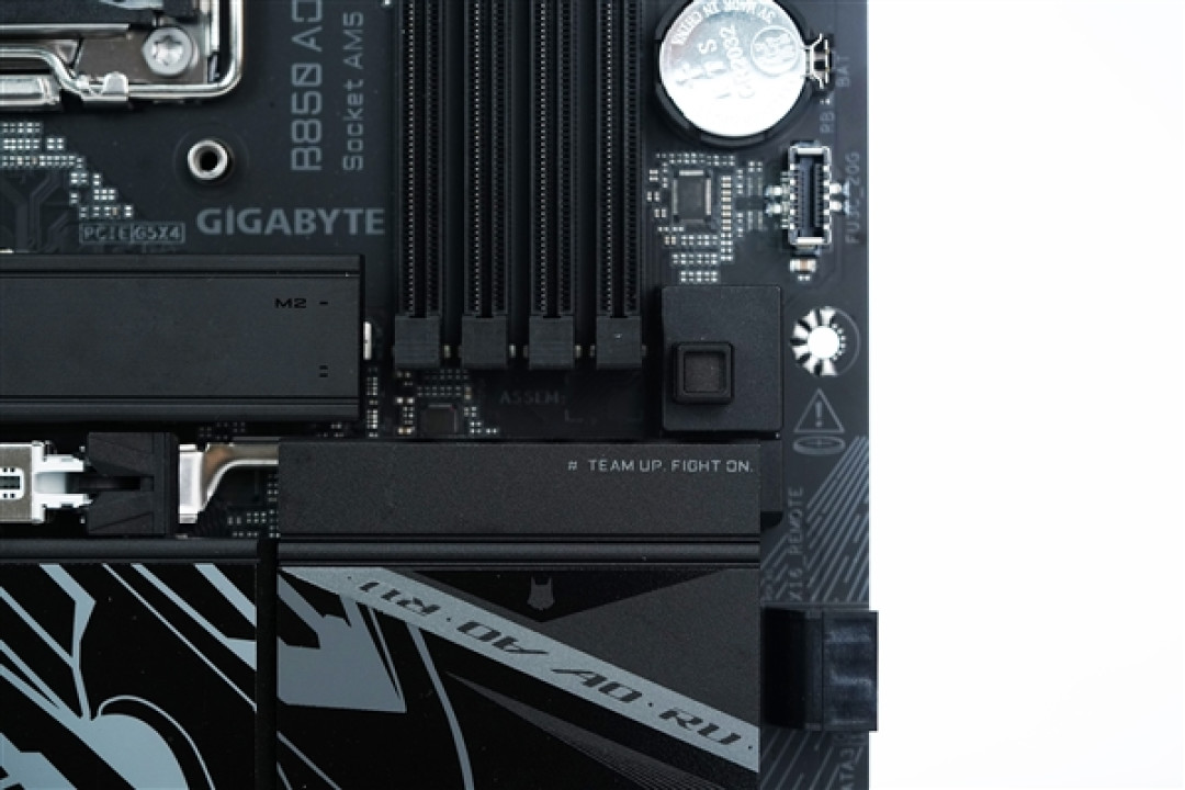 16+2+2相供电 配4路M.2!技嘉B850 AORUS ELITE X3D图赏