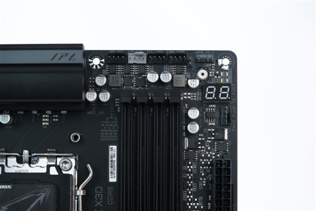 16+2+2相供电 配4路M.2!技嘉B850 AORUS ELITE X3D图赏