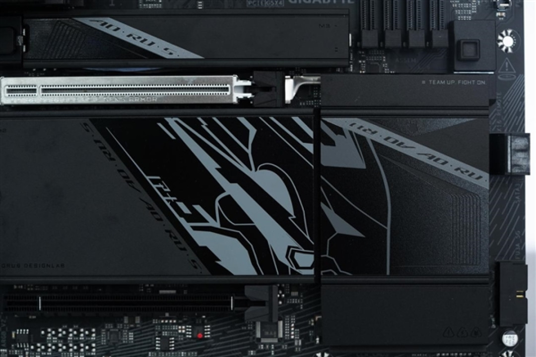 16+2+2相供电 配4路M.2!技嘉B850 AORUS ELITE X3D图赏