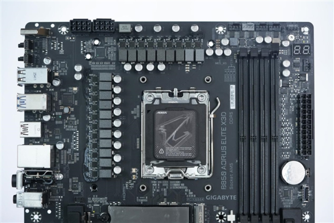 16+2+2相供电 配4路M.2!技嘉B850 AORUS ELITE X3D图赏