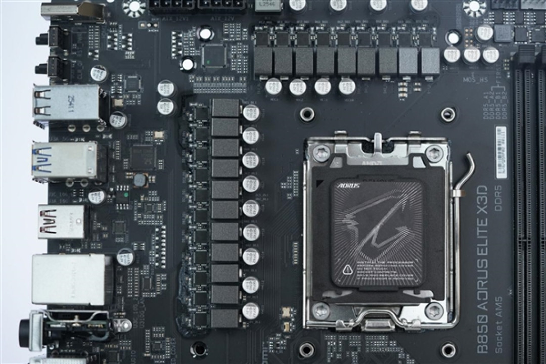 16+2+2相供电 配4路M.2!技嘉B850 AORUS ELITE X3D图赏