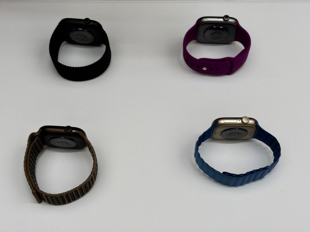 你的 Apple Watch 这周成了「孤儿机」:watchOS 27 只留 Series 9 以上,S8、Ultra 1 正式停更——但 S12 屏幕反而比上代小、常规续航还是 24 小时、AI 功能国行暂用不上,该不该换、换哪台、国补+教育优惠+折抵怎么省出 1420,9.18 开售前我替你捋清了