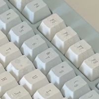 百元级机械键盘横评:轴体手感与RGB灯效实测对比