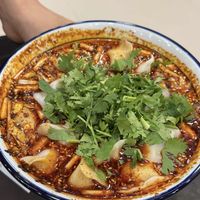 西安冷雨夜，酸汤水饺救牛马？