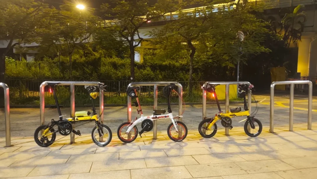 小轮只配通勤?14寸412照样破百、38均速全是蹭风:对完一个月10份折叠车百公里战报、一条54T牙盘的评论区和9·14大行赛事夺冠新闻,我把P8谁直接上、412先改哪、补给带多少排清楚了