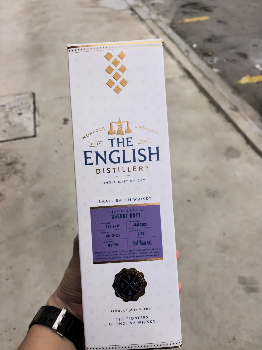 “单一麦芽”在英国自己家先解释不通了:这周开打的威士忌战争,替你翻译成三笔账