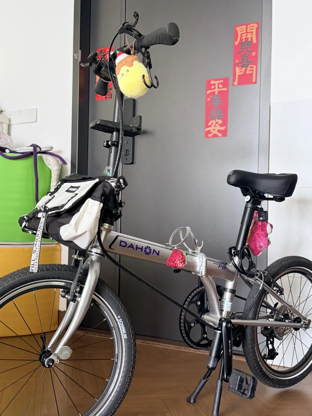 废品站40块收P8的帖子刷上620楼,评论区先点破了底:我把全网捡漏帖、循环市集晒单和3300元成交实录翻了个遍,二手折叠车3本账、4条路、4种人、4条红线理清了