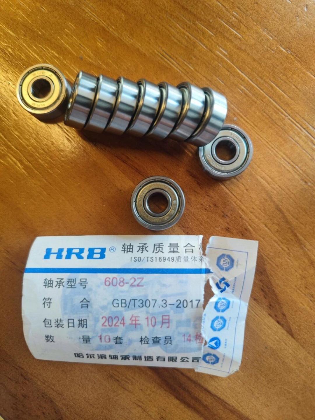 半年没碰的陆冲,轴承锈得咔咔响:喷蓝罐的、骂蓝罐的、160元清洗盒的、直接扔的吵成一团,我翻完12个帖子发现他们只在一个字上统一