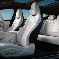 落地四十出头、V8只要三十万：方程S GT 23.99万上桌这天，我把这台“自卑”入门AMG的降价曲线、缸数和人群三本账摊开摆了一遍