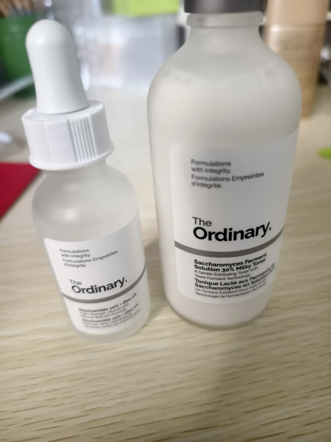 官方刚刚否掉了点赞最高的作业：The Ordinary 秋冬搓泥“白屑”战，我把十几篇帖子和官方的三次下场排成一张表