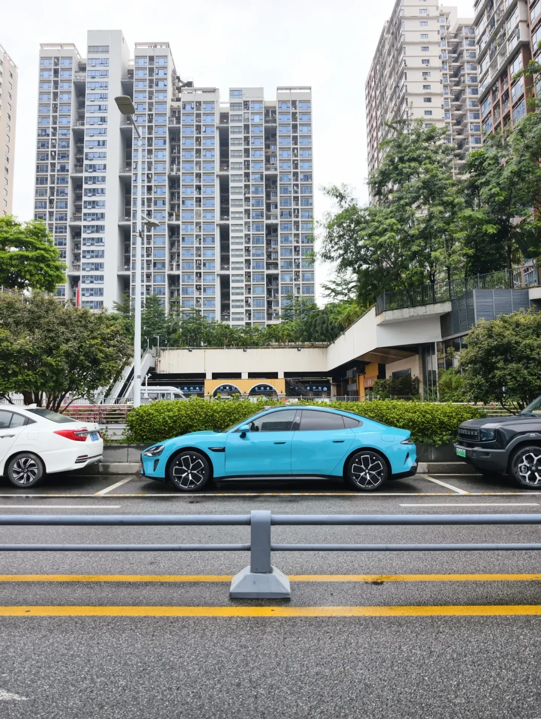 八套龙膜侧窗作业没一套全车同色:对完五类夜间反馈和一个