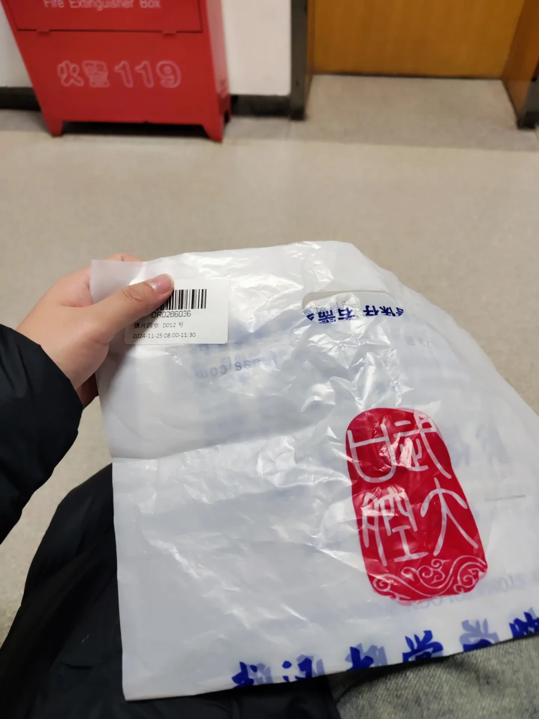 拔智齿25块到3000块,差的不是医院是牙位:十几份真实账单、医保三条硬规则和两派说法摆一张桌上,9·20前先看片再查保