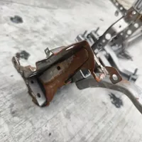 2500人收藏的电解除锈爆款帖，缺了一句关键提醒：弹簧、高强螺栓、铝件别进槽——老车拆车件除锈，先过材质、功能、返锈、成本4道关，再在5条路线里挑