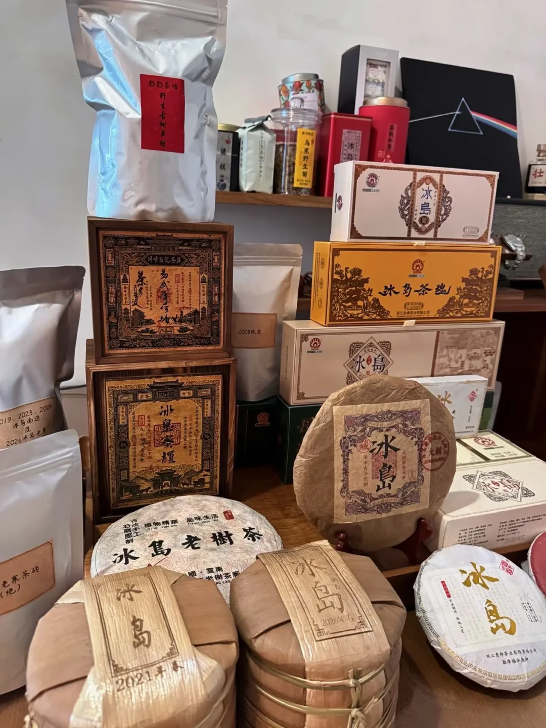 茶叶受潮别急着扔:我把近两年9篇自救帖、评论区9条技术提问、两派相反的实测和一部现行贮存国标摆齐,理清1条判断线、3条自救路线和4类人的动作