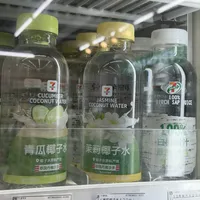 「魏芊雅减肥法」打卡帖刷屏全网，但全网查无此人：我把这套暴瘦食谱的四笔账挨个对了一遍——一天700千卡卡在医学监督线上，宣称15天掉20斤实际打卡封顶约9斤、脂肪至多4斤，唯一没掺假的是软文里那根牛肉肠