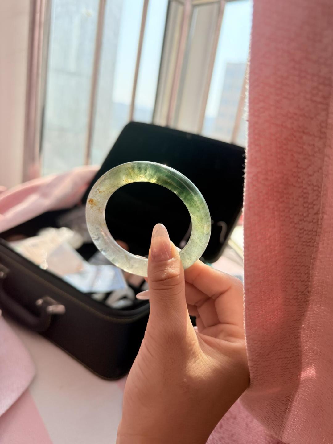 90元拿下“大几千”的冰飘花?水沫玉被当成翡翠平替卖爆之前,先看完这批“跑水”的帖子