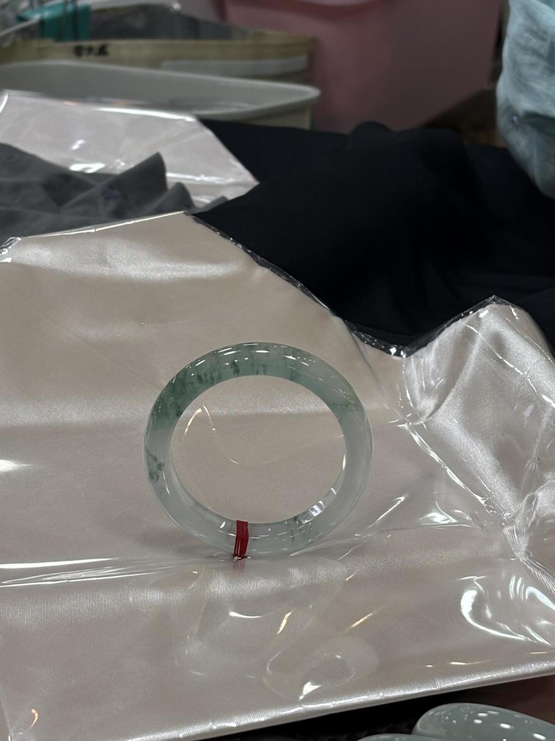 90元拿下“大几千”的冰飘花?水沫玉被当成翡翠平替卖爆之前,先看完这批“跑水”的帖子