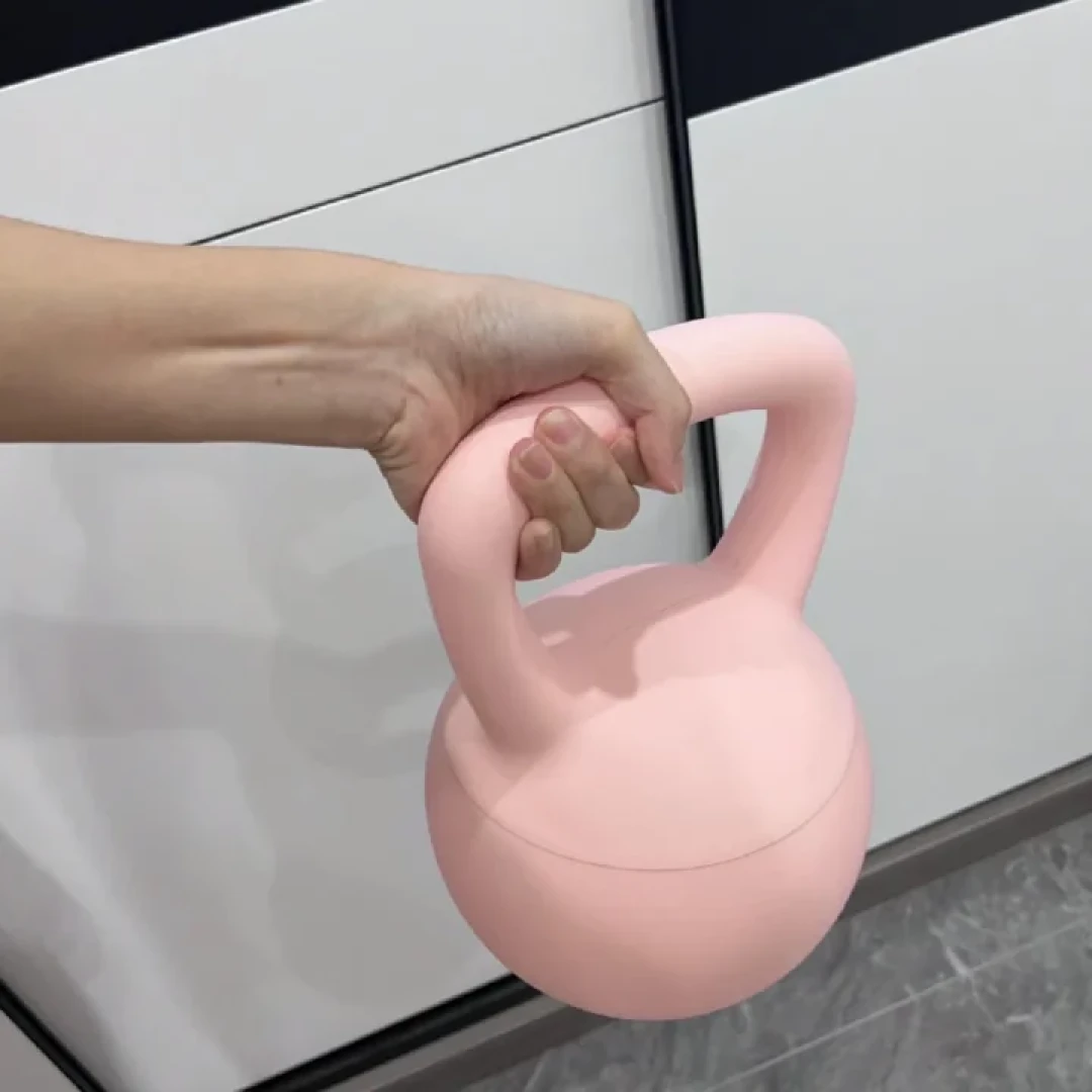 满街新开的「功能性团课」,先别急着掏钱:把3笔账算清,再决定买课还是买壶铃