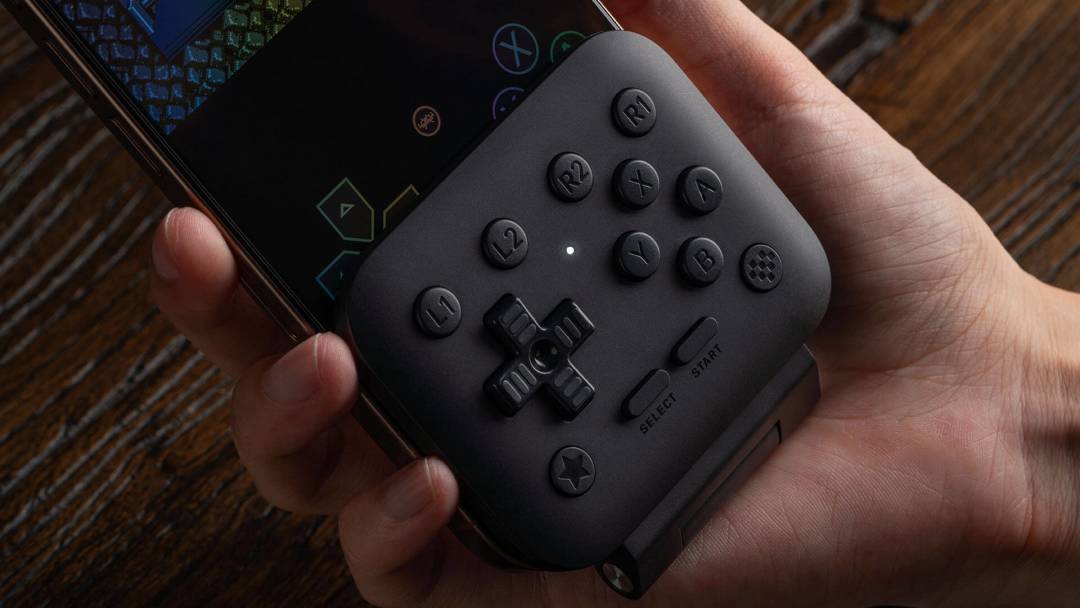 119元把手机翻成一台Game Boy:翻盖宝评论区吵出“开裂帖”后,模拟器党分成了三派