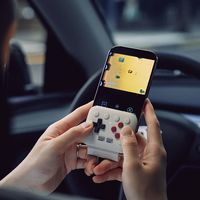 119元把手机翻成一台Game Boy：翻盖宝评论区吵出“开裂帖”后，模拟器党分成了三派