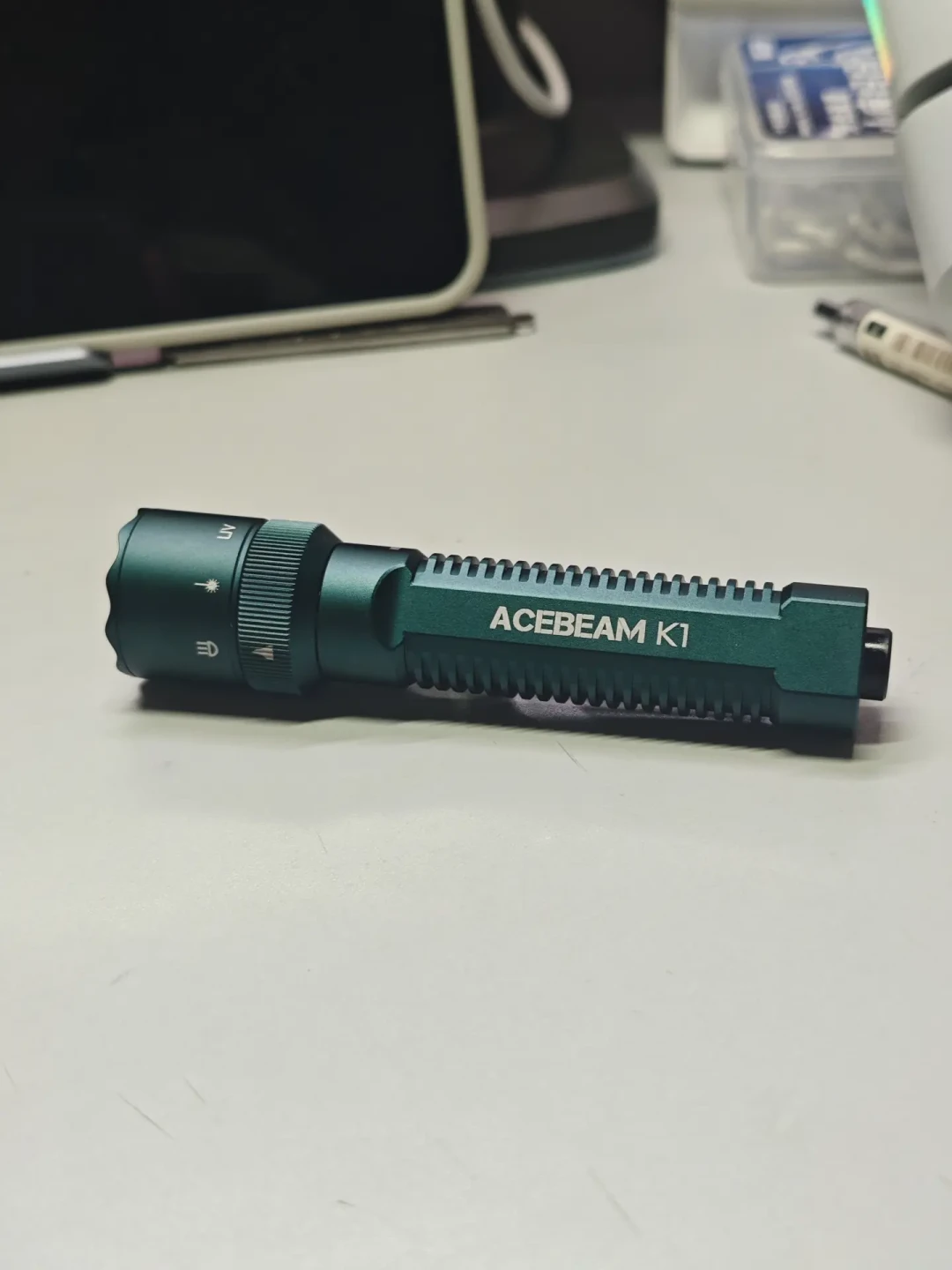 3万流明的热闹过去了,ACEBEAM最近讨论度最高的居然是百元AA小灯:K1和PAA口碑账本,谁适合配第二把