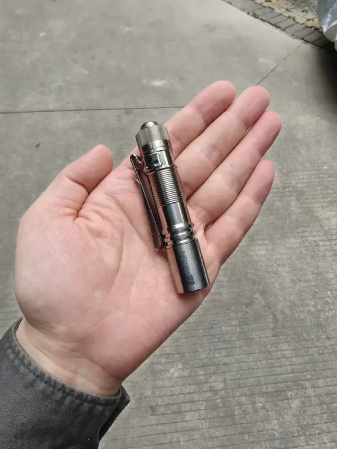 3万流明的热闹过去了,ACEBEAM最近讨论度最高的居然是百元AA小灯:K1和PAA口碑账本,谁适合配第二把