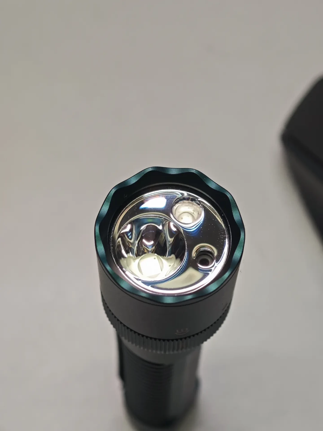3万流明的热闹过去了,ACEBEAM最近讨论度最高的居然是百元AA小灯:K1和PAA口碑账本,谁适合配第二把
